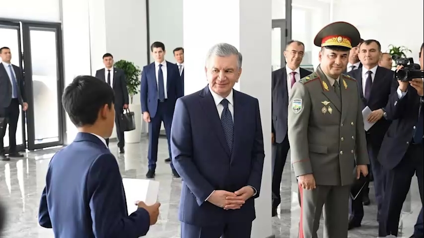 Prezident Shavkat Mirziyoyevning oilaviy bolalar uylarini tashkil etgan qashqadaryolik oilalar va ular o‘z qaramog‘iga olgan bolalar bilan uchrashuvi.